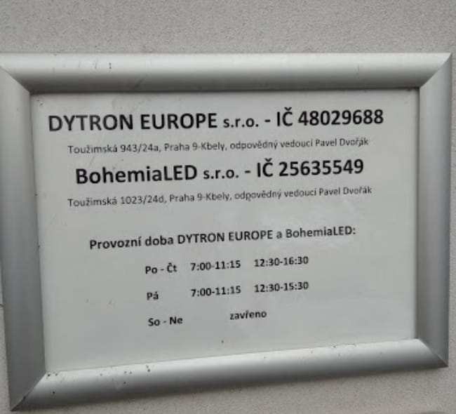 Вывеска компании на фасаде офиса DYTRON