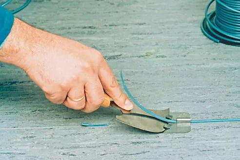 обрезка излишков прутка ножом месяцевидным и насадкой ножа